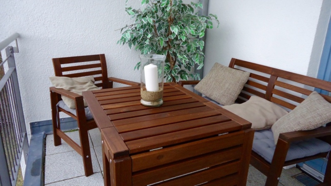 Neue Holzmöbel